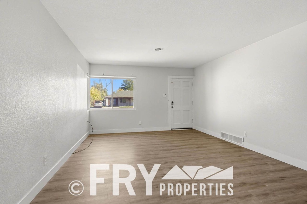 961 Tucson St - Photo 5 of 26