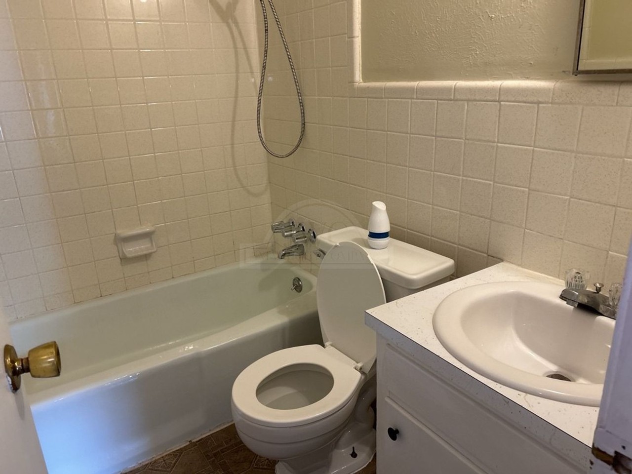 904 Edwards St - Photo 7 of 10