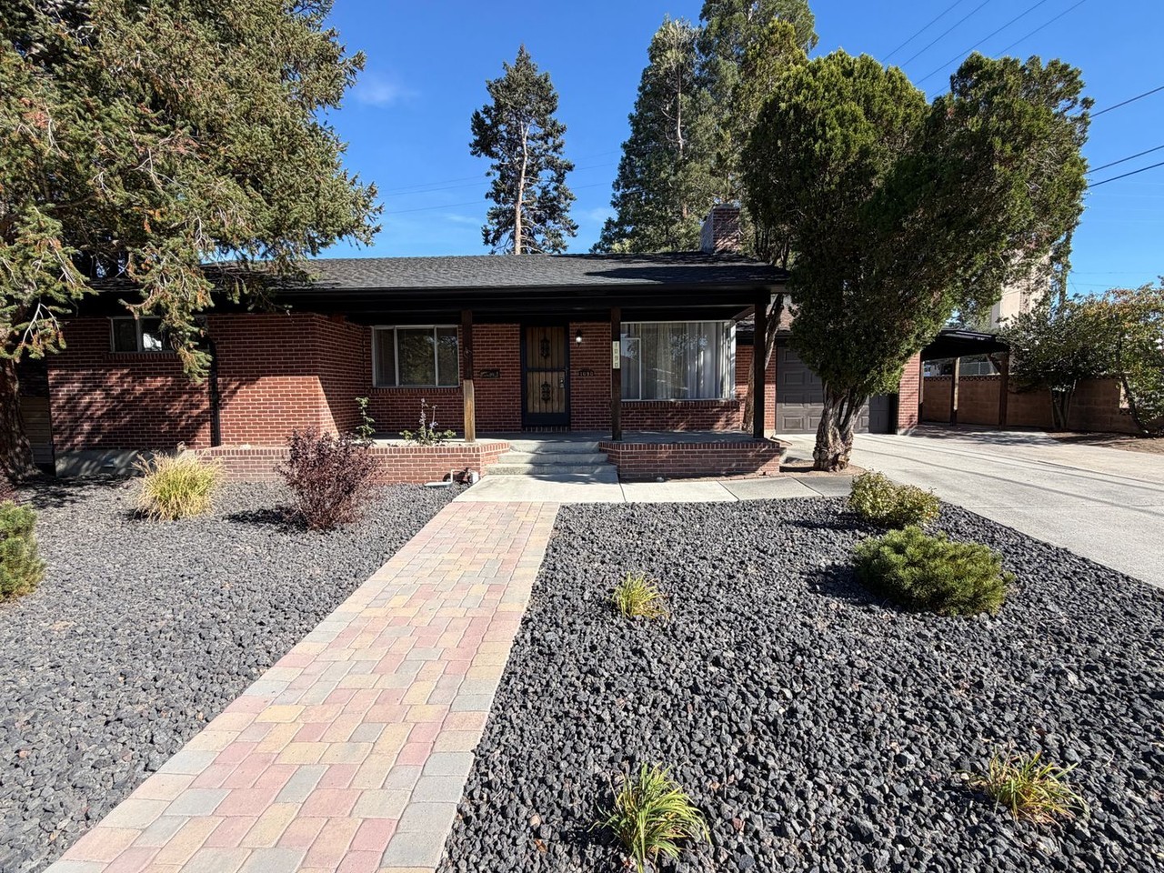 1090 Robin St - Photo 2 of 32