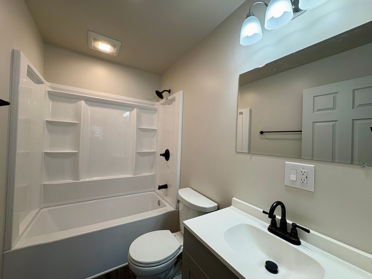 4475 Lauesen Ave #B - Photo 5 of 20