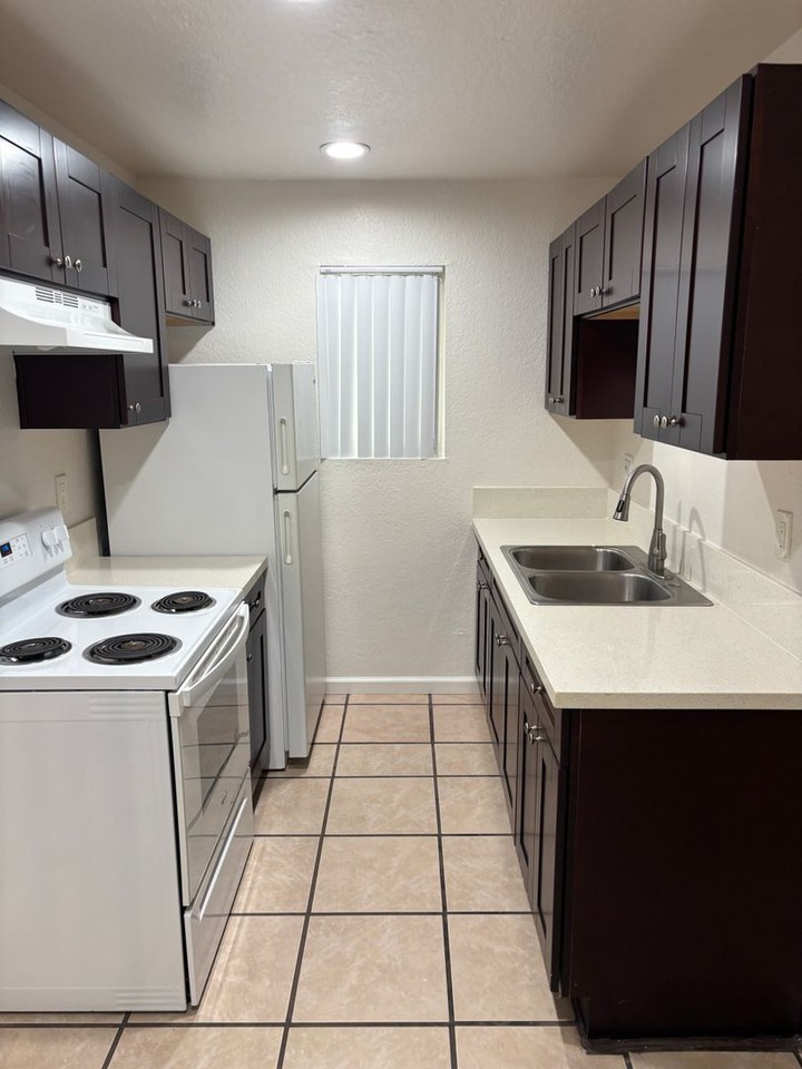 3119 Valle Ave - Photo 2 of 8