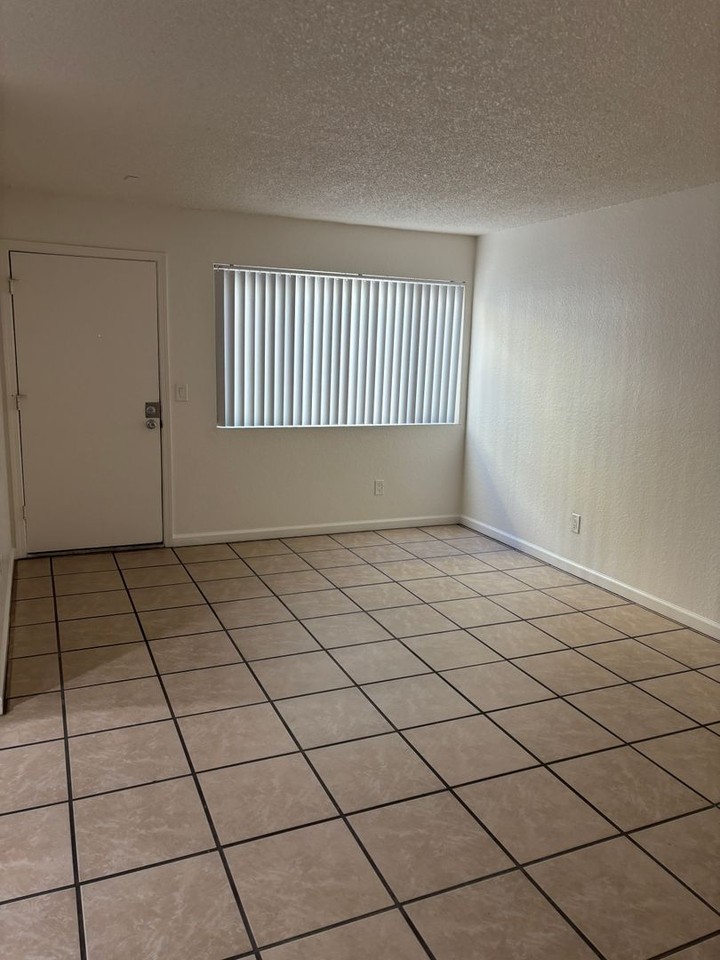 3119 Valle Ave - Photo 3 of 8