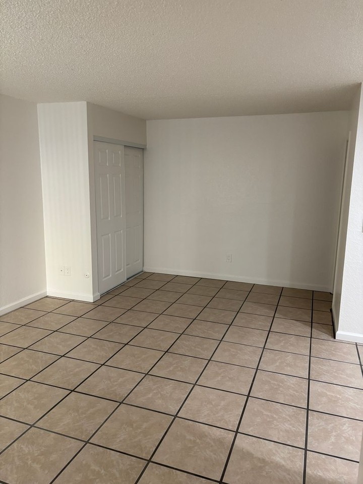 3119 Valle Ave - Photo 4 of 8