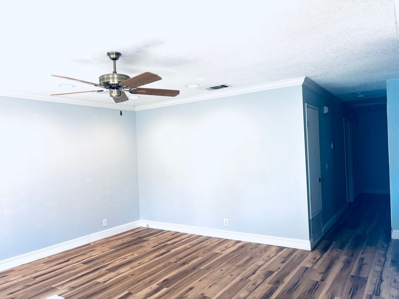 349 Temple Dr - Photo 3 of 21