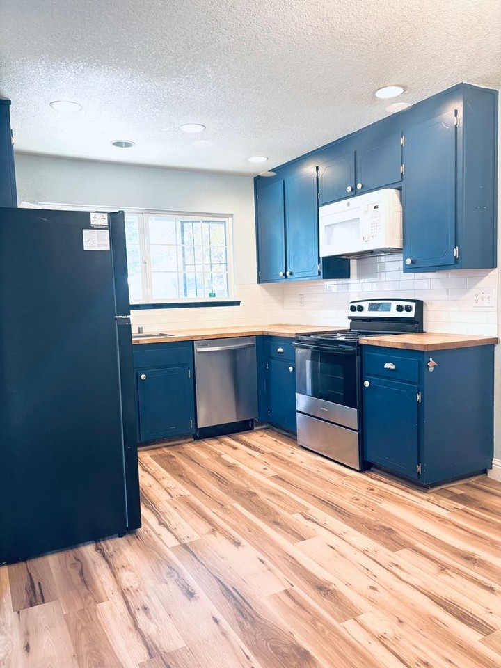 349 Temple Dr - Photo 4 of 21