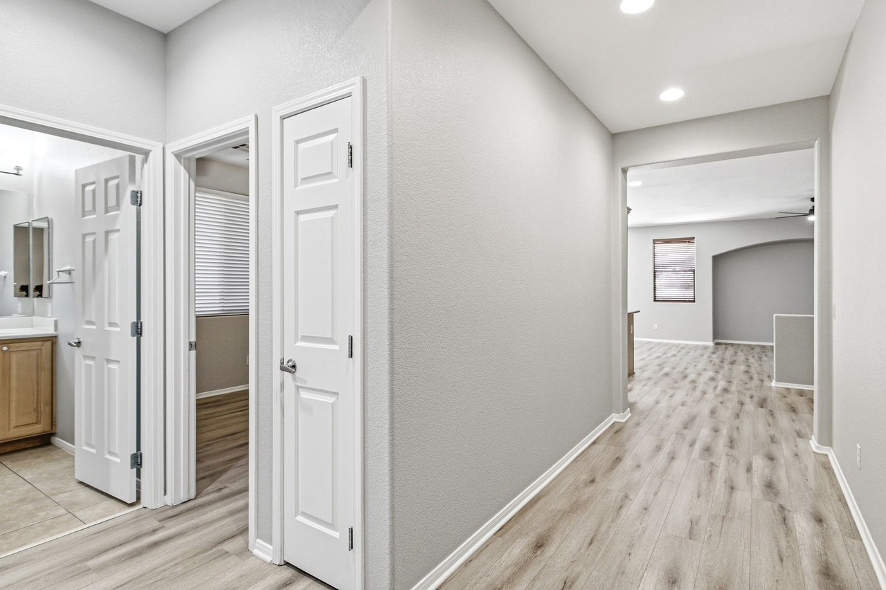 1221 Sonatina Dr - Photo 2 of 19