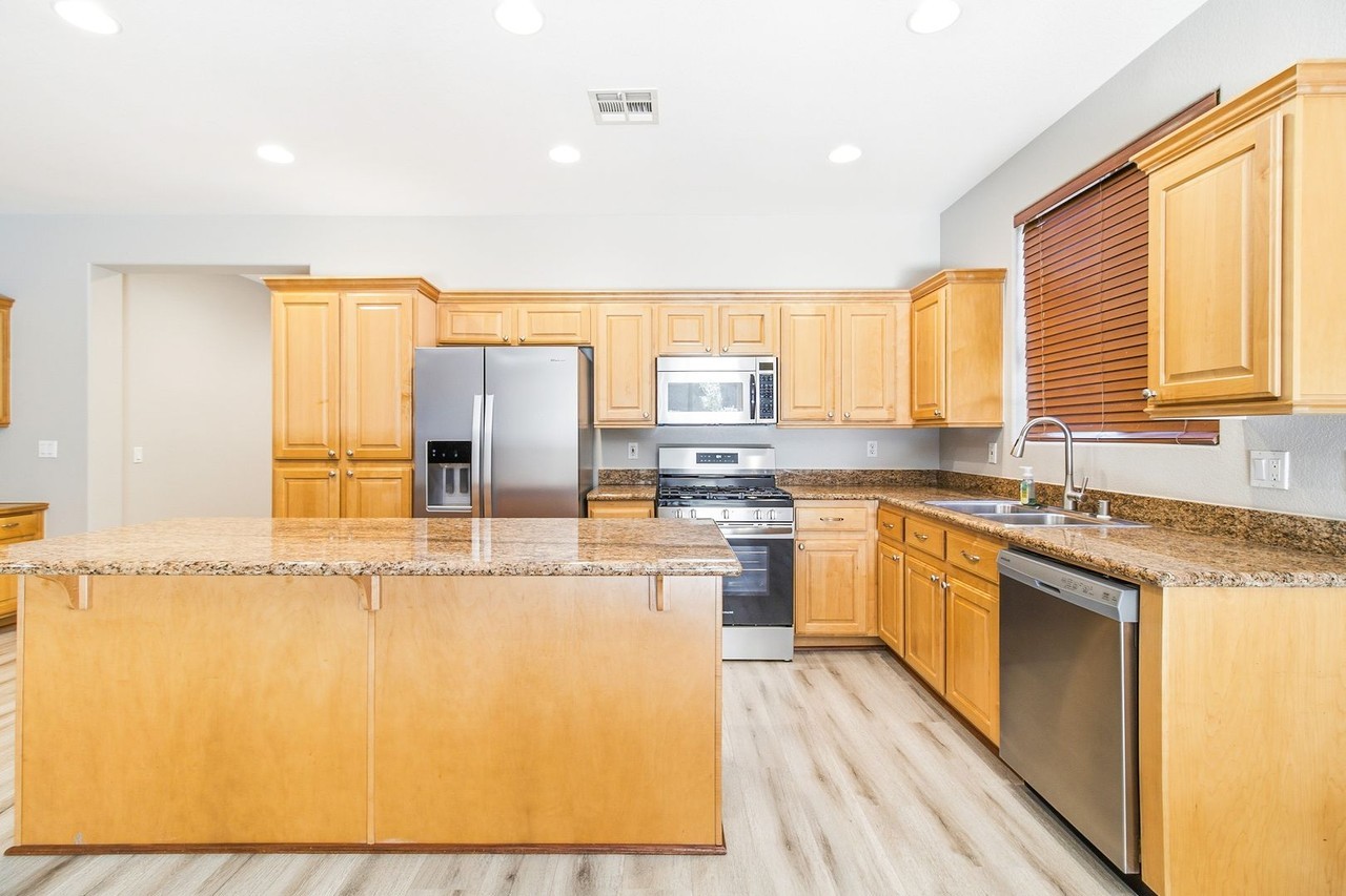 1221 Sonatina Dr - Photo 5 of 19