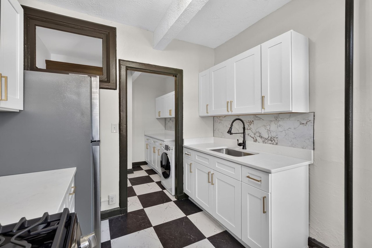 Baylor Apartments - Photo 2 of 12