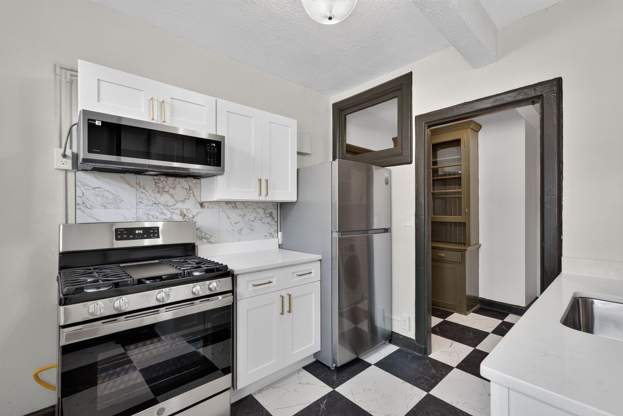Baylor Apartments - Photo 3 of 12