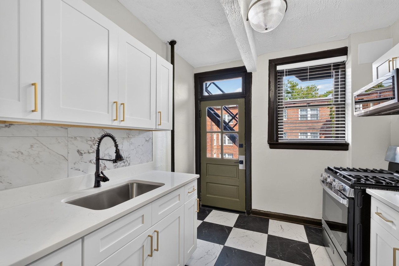 Baylor Apartments - Photo 6 of 12