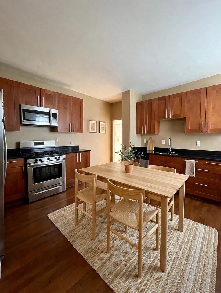 37 Glenville Ave - Photo 4 of 12