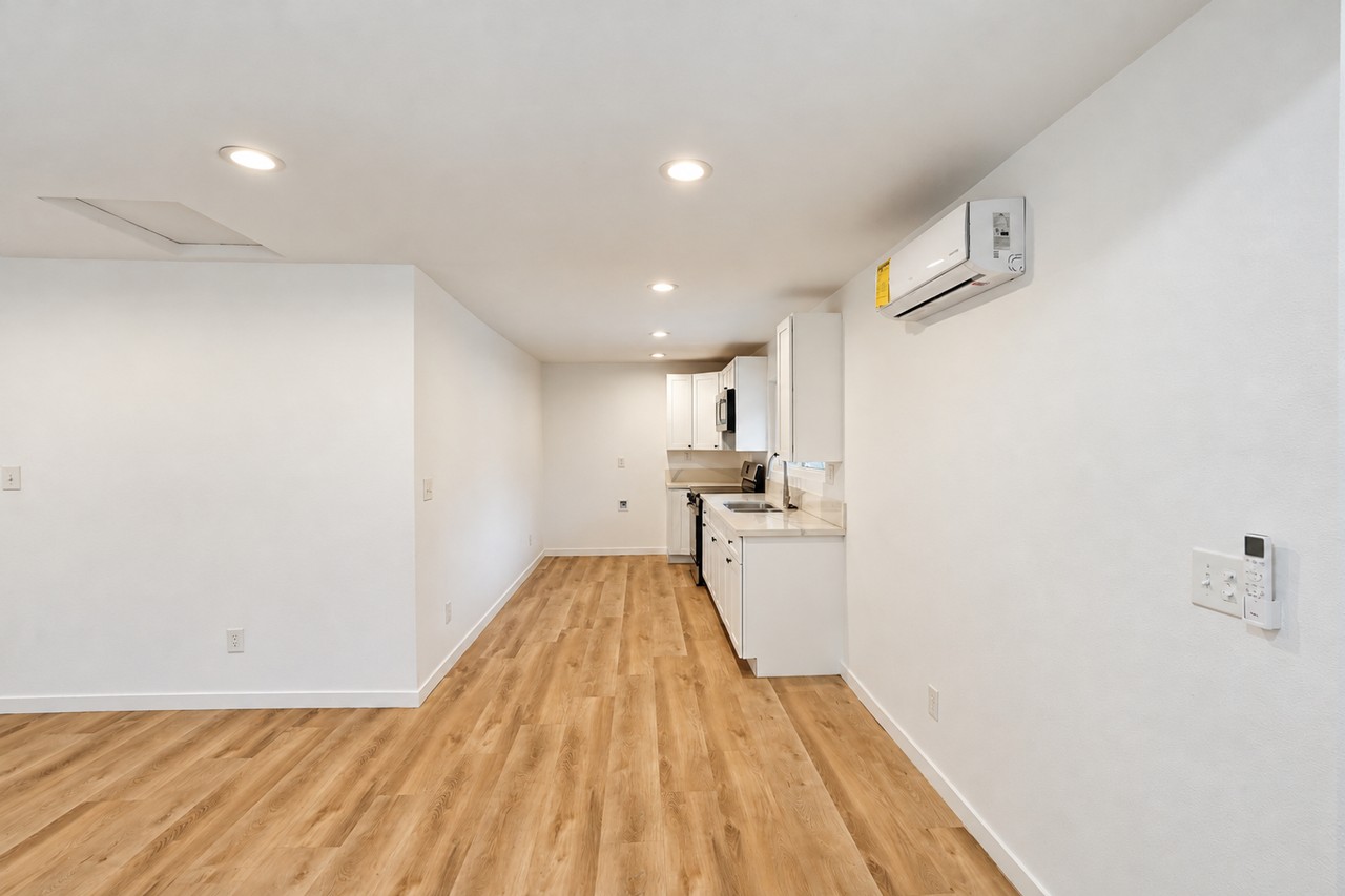 1734 Martin St - Photo 4 of 15