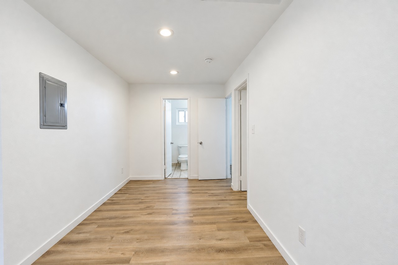 1734 Martin St - Photo 5 of 15