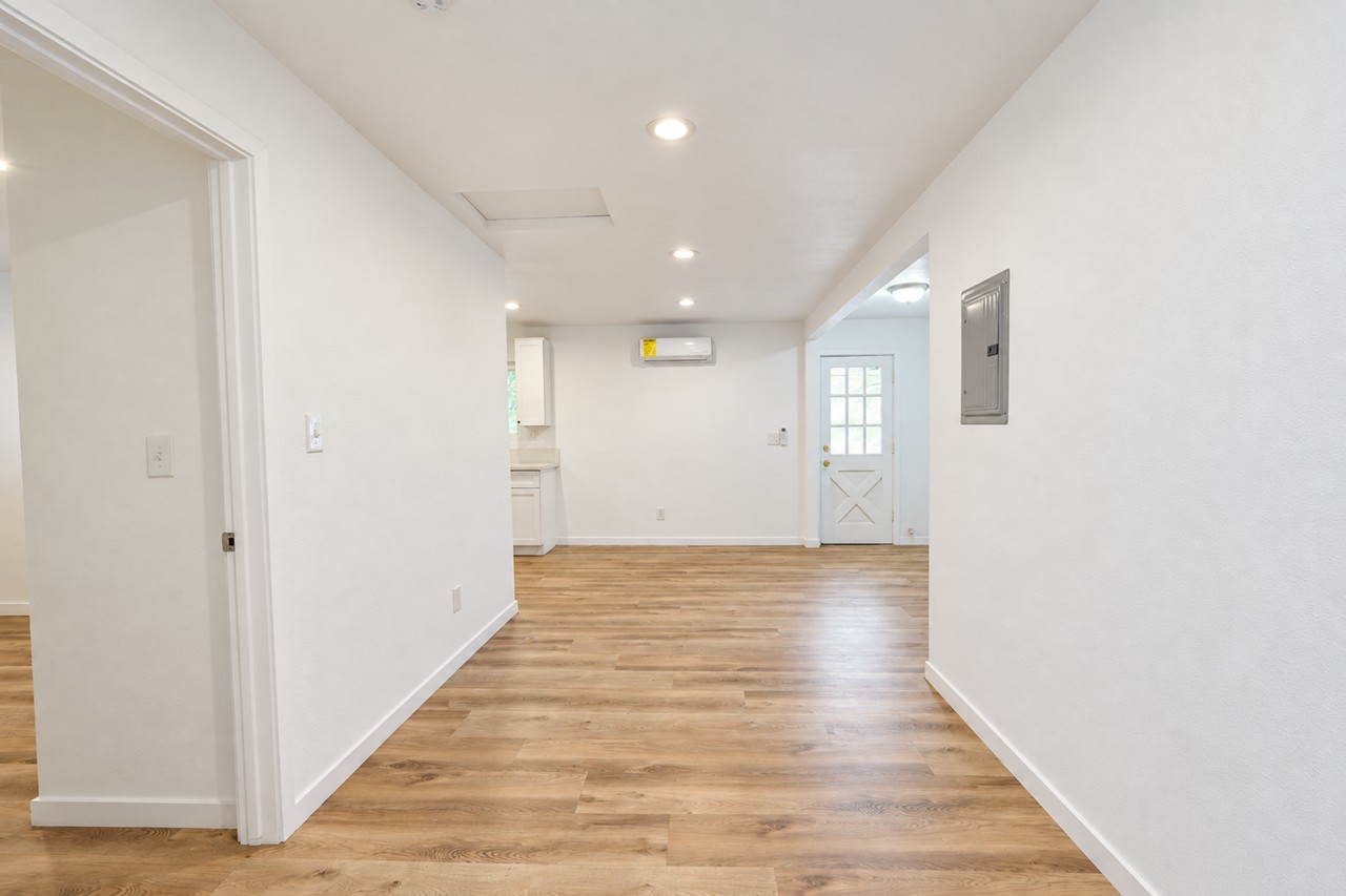 1734 Martin St - Photo 6 of 15