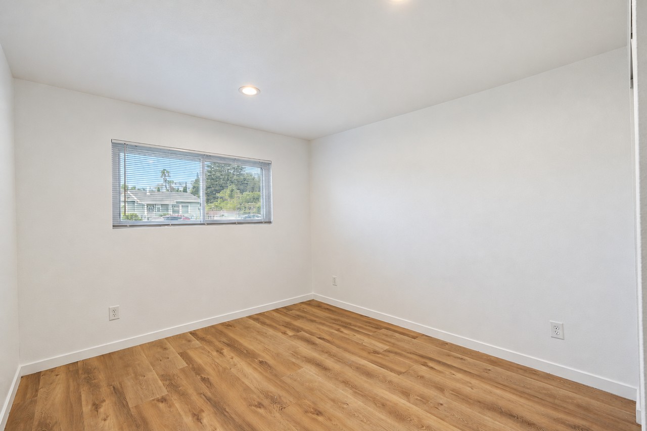 1734 Martin St - Photo 7 of 15