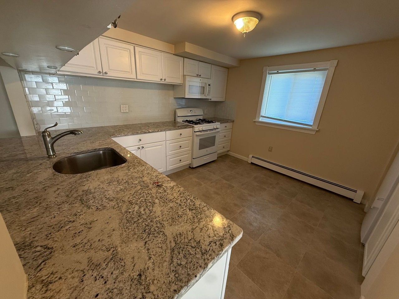 234 E 6th Ave - Photo 2 of 25