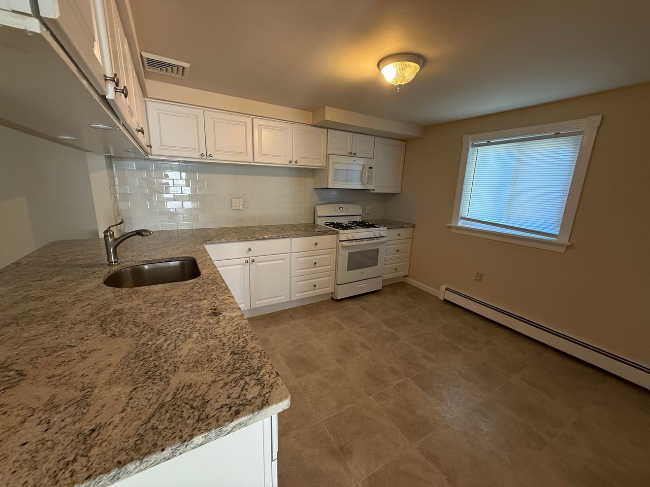 234 E 6th Ave - Photo 3 of 25