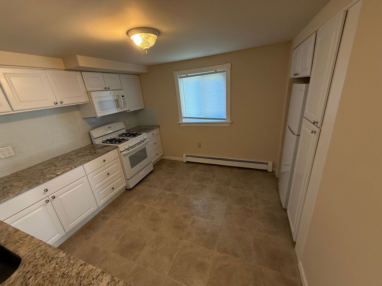 234 E 6th Ave - Photo 4 of 25