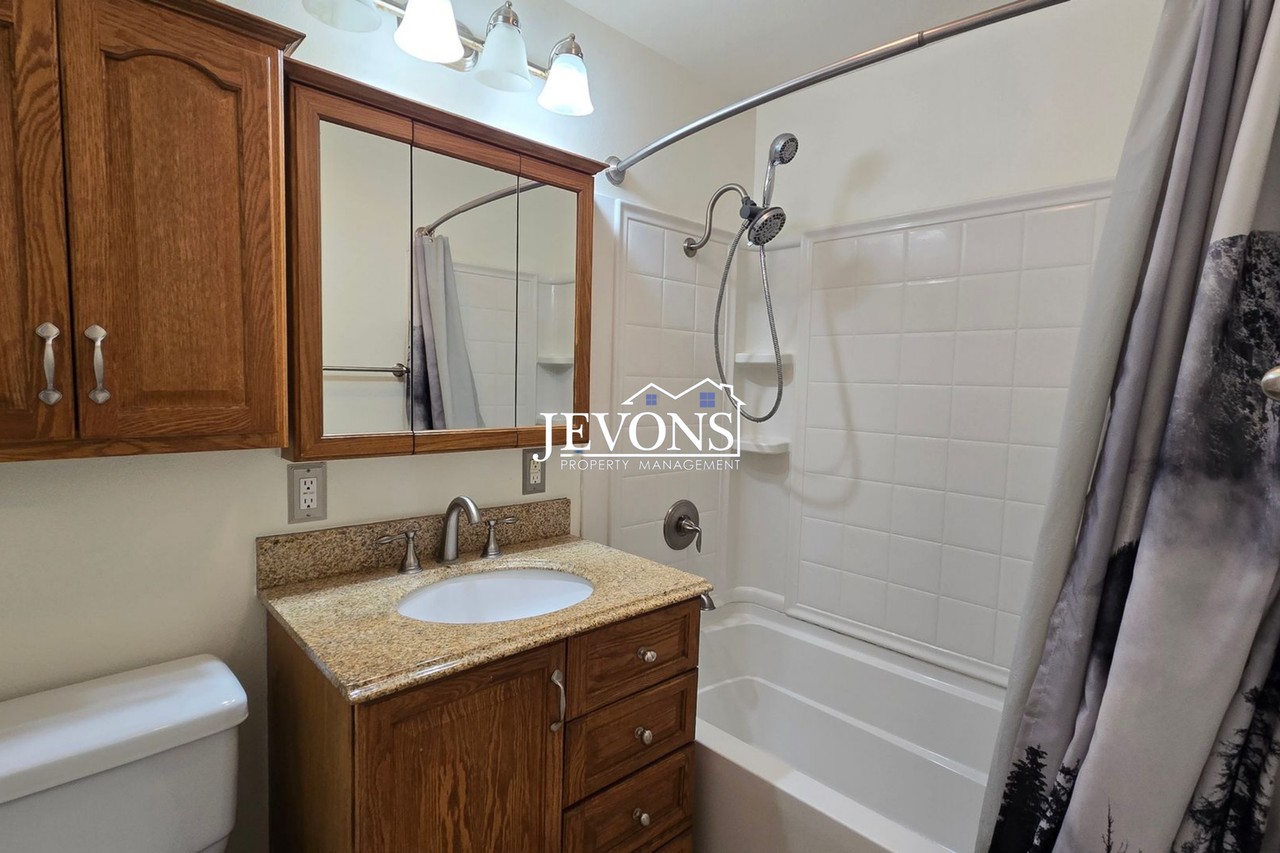 4901 Bristol Way - Photo 4 of 16
