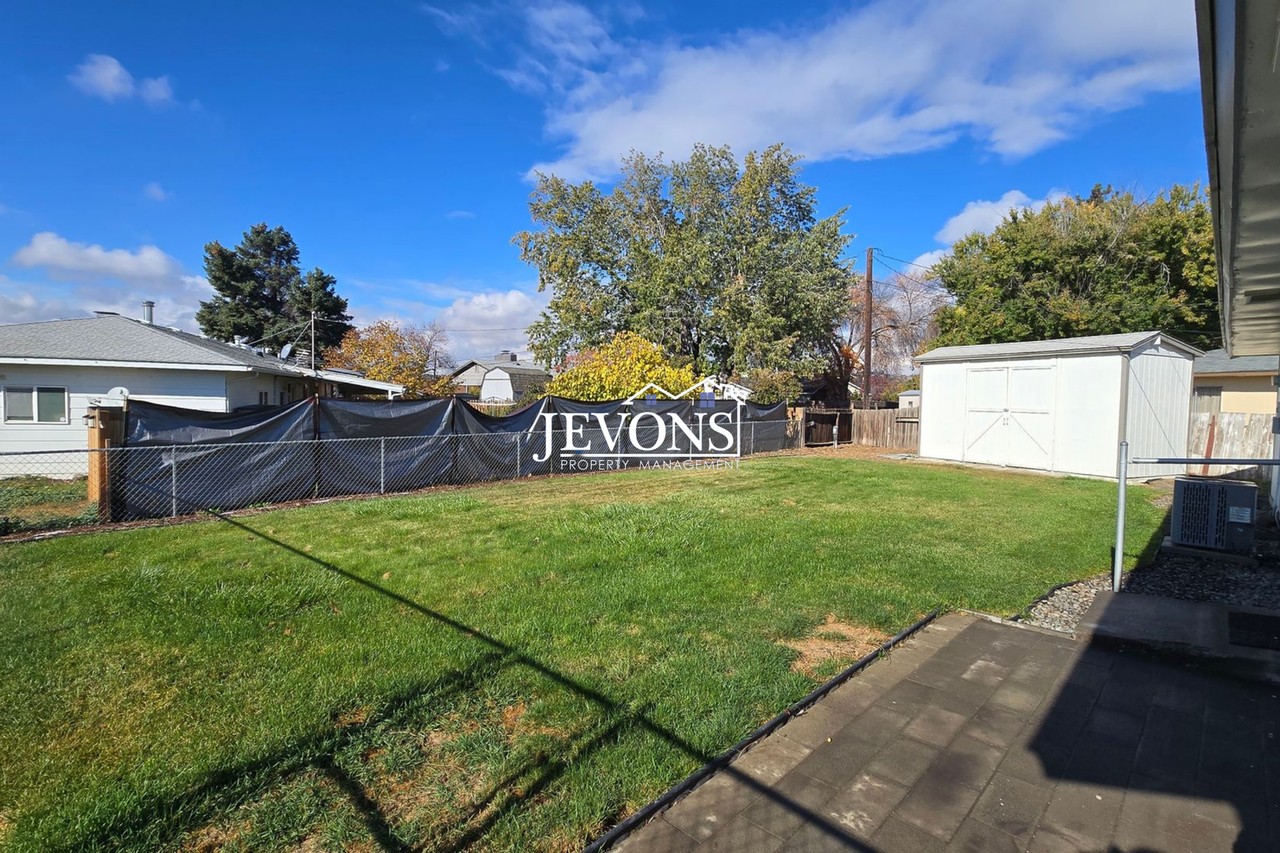 4901 Bristol Way - Photo 5 of 16
