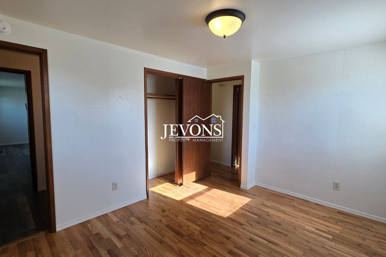 4901 Bristol Way - Photo 6 of 16