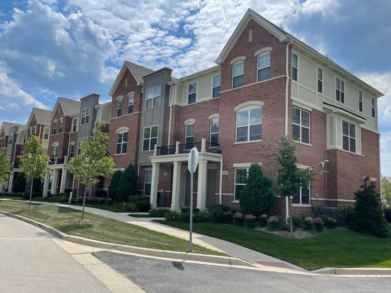 Port Clinton Row Homes - Photo 6 of 25