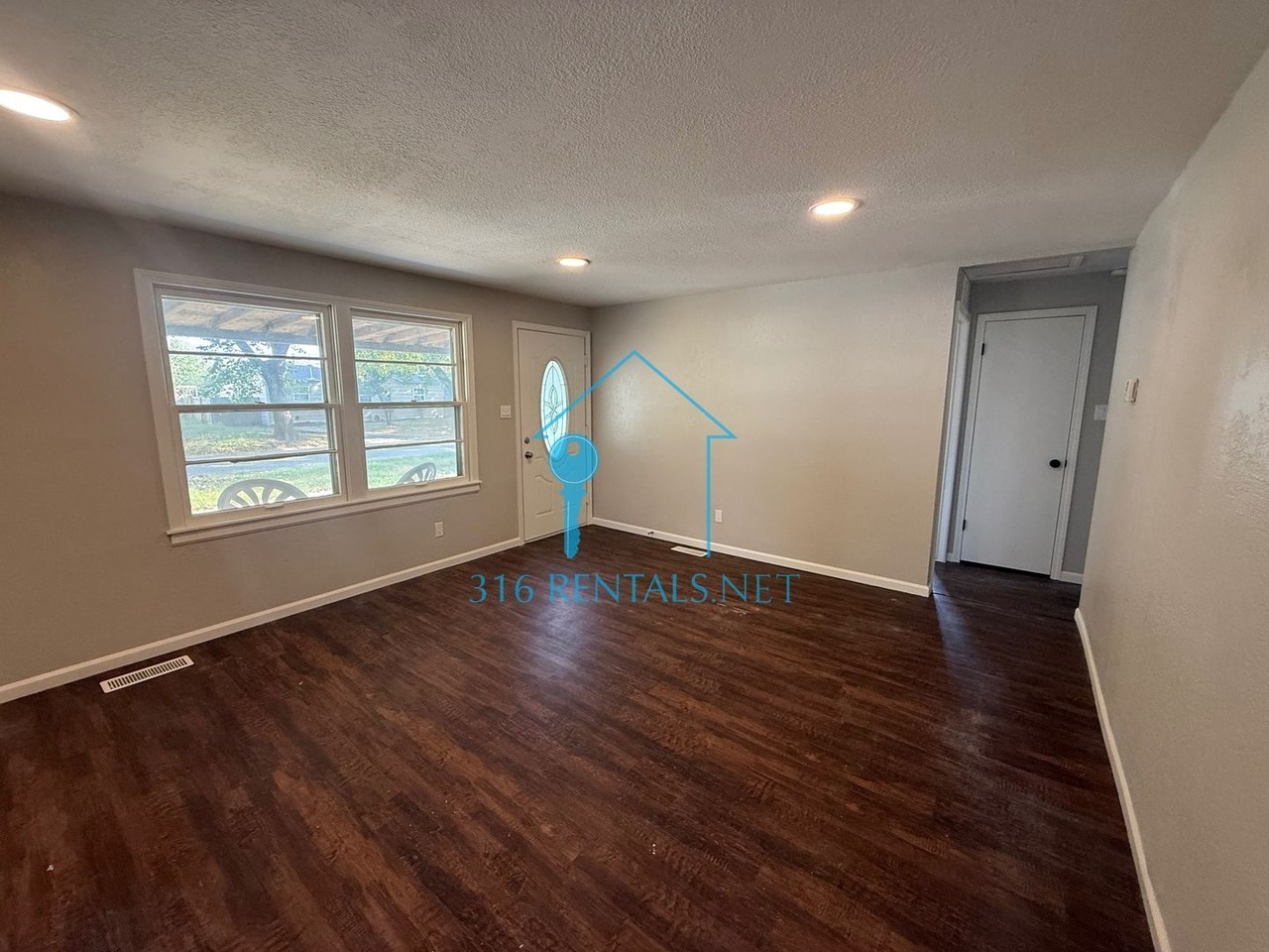 4415 S Oak Ave - Photo 3 of 14