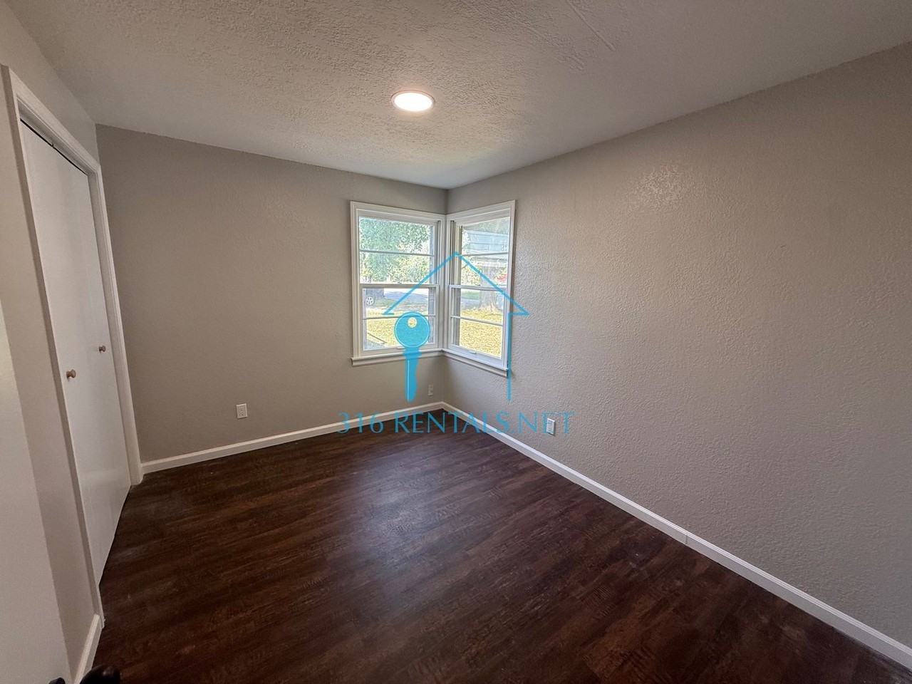 4415 S Oak Ave - Photo 4 of 14