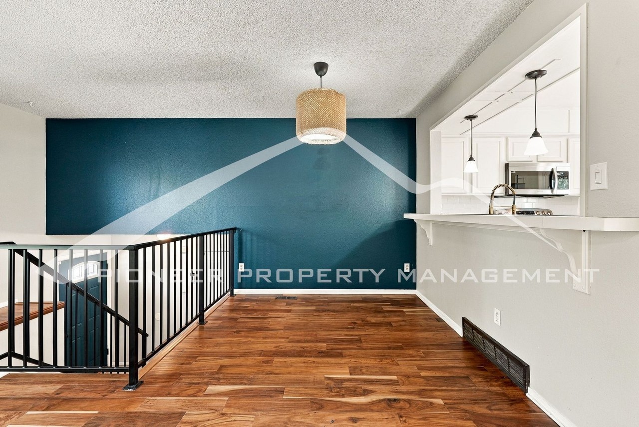 4633 S Dudley St - Photo 5 of 26