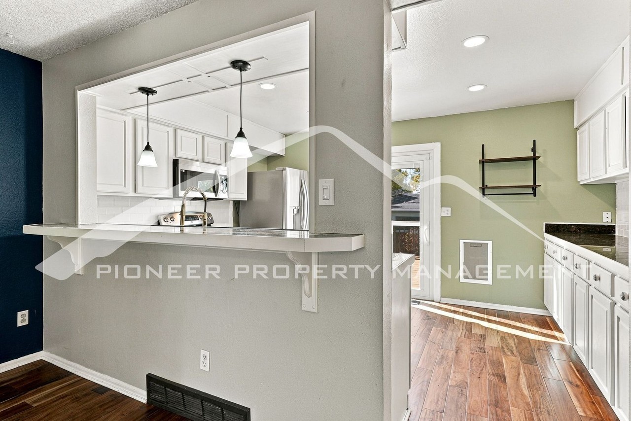 4633 S Dudley St - Photo 6 of 26