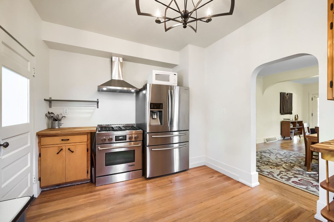 623 Pratt St - Photo 2 of 27