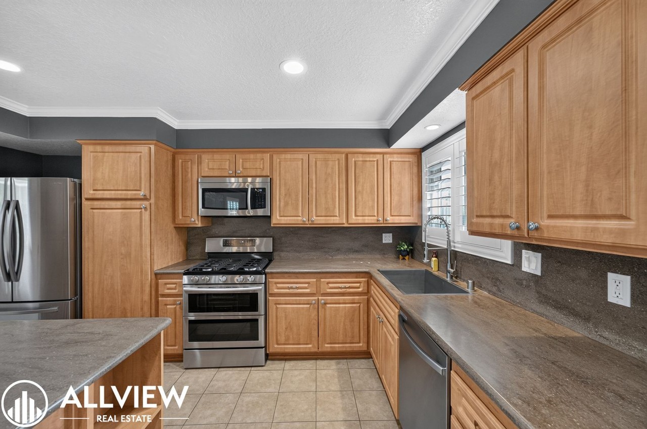 534 N Malena St - Photo 2 of 37