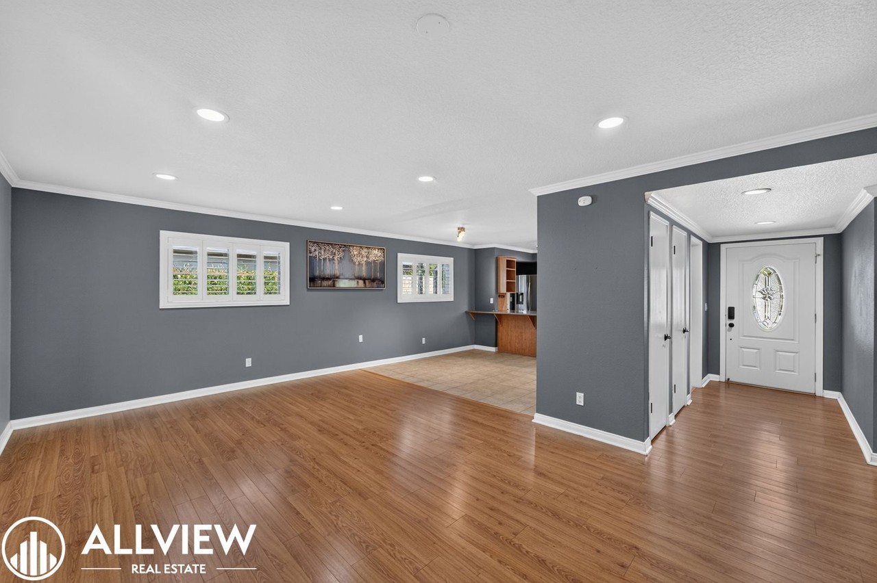 534 N Malena St - Photo 6 of 37