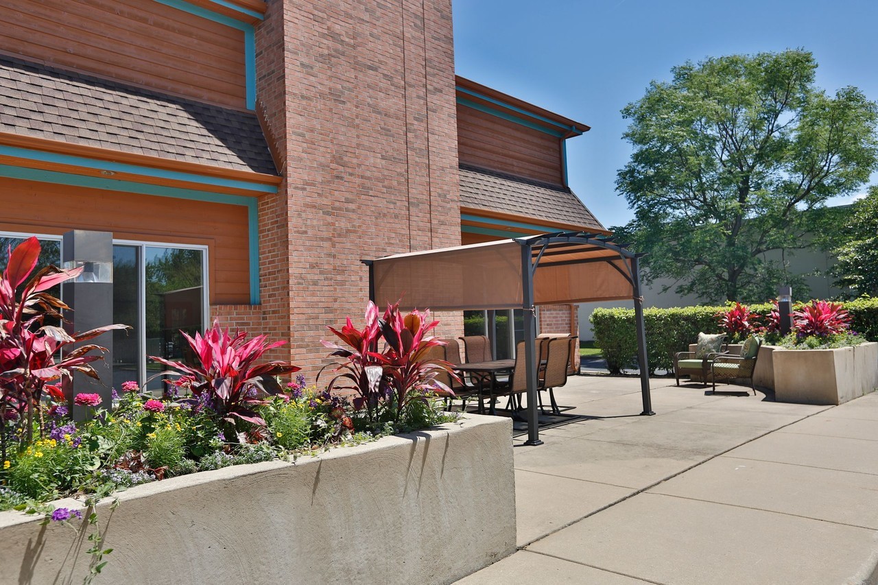 Sherwood Lake Apartments - Photo 2 of 18