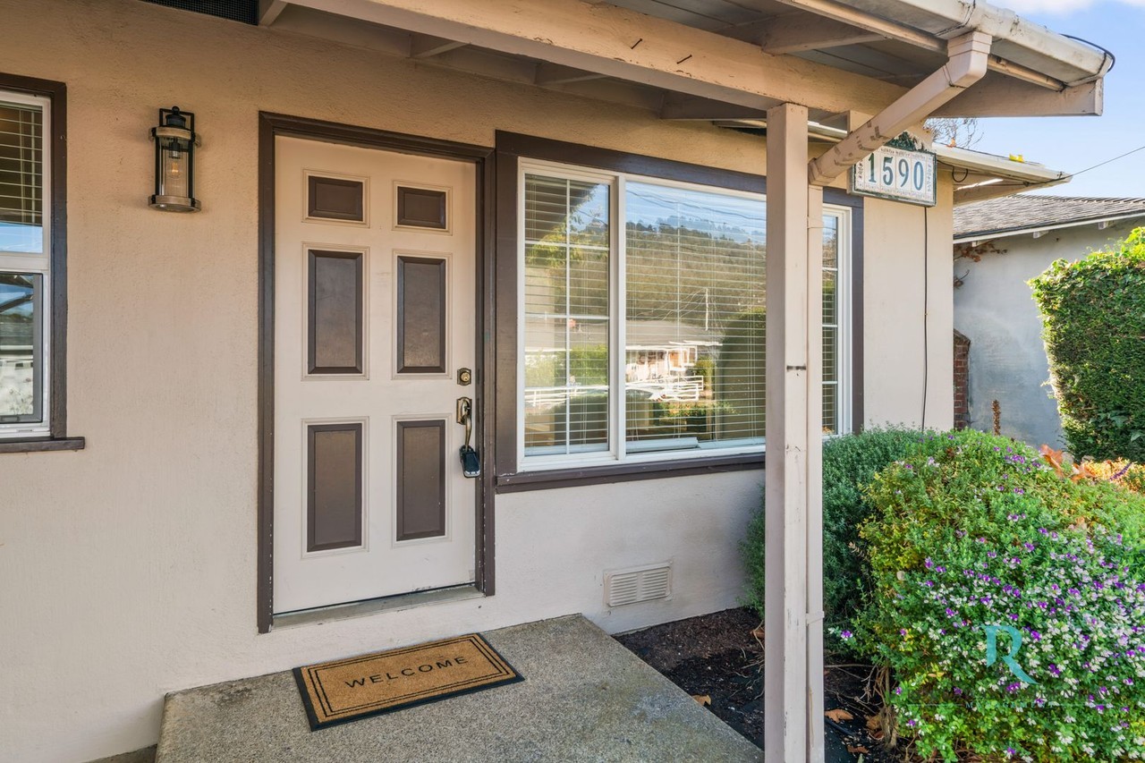 1590 Flores Dr - Photo 3 of 29