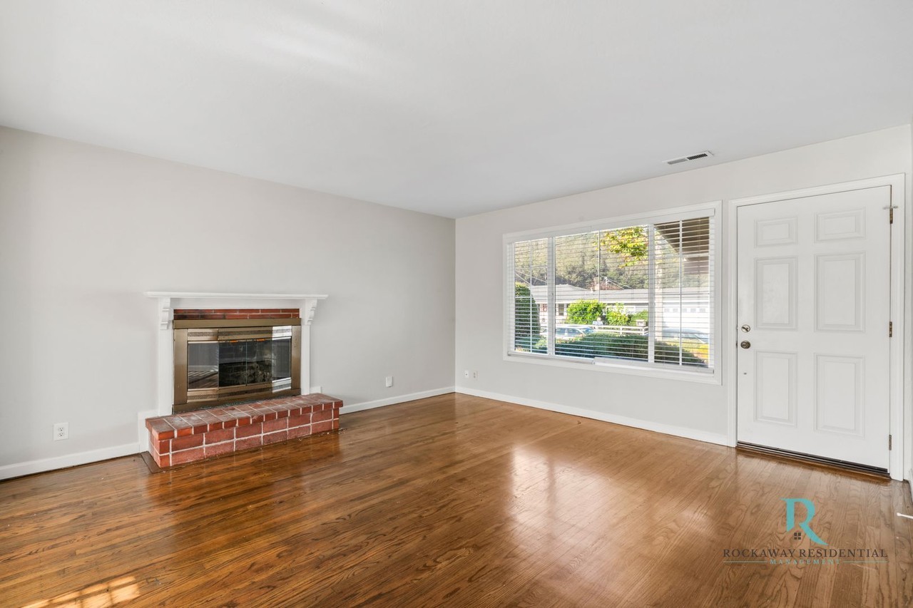 1590 Flores Dr - Photo 5 of 29