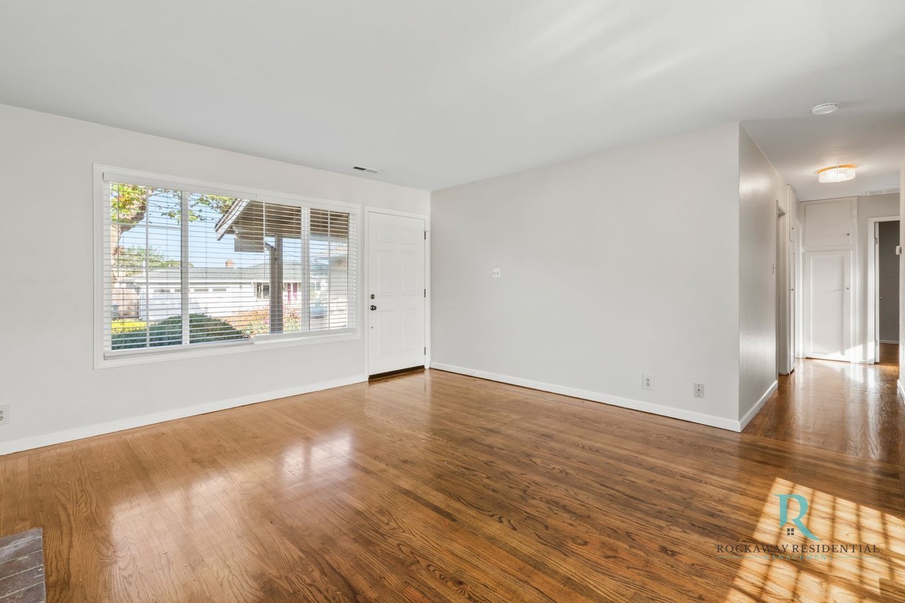 1590 Flores Dr - Photo 6 of 29