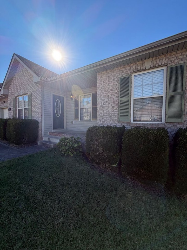 624 Wolfchase Dr - Photo 2 of 10