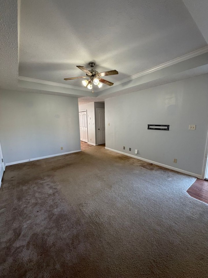 624 Wolfchase Dr - Photo 3 of 10