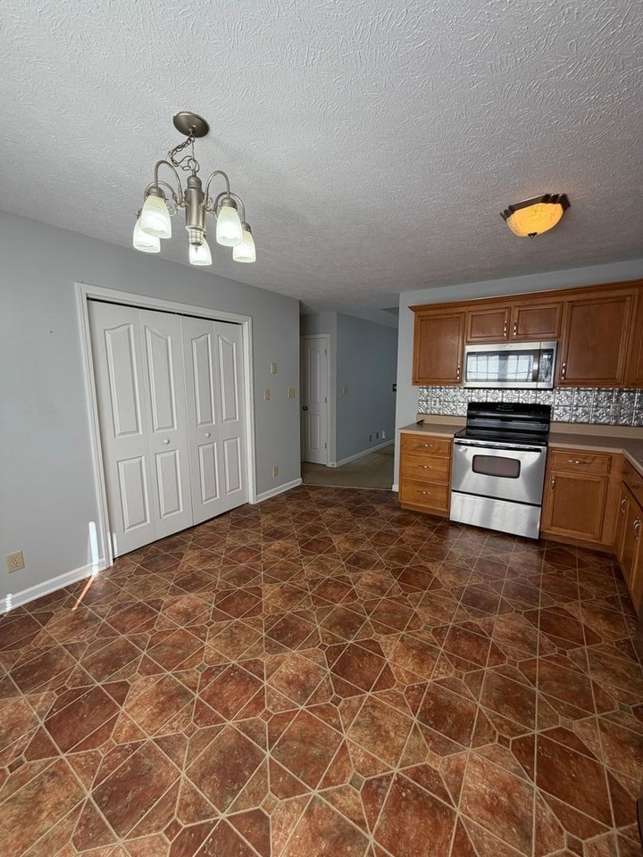624 Wolfchase Dr - Photo 4 of 10