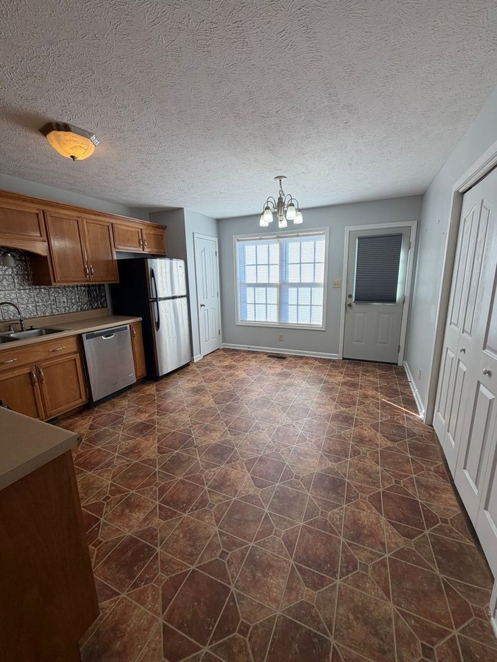 624 Wolfchase Dr - Photo 5 of 10
