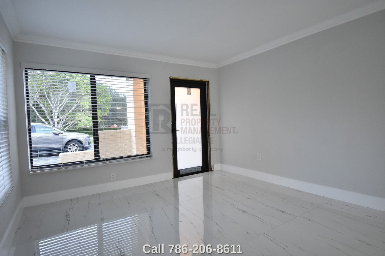 1640 Ne 151st St - Photo 2 of 38