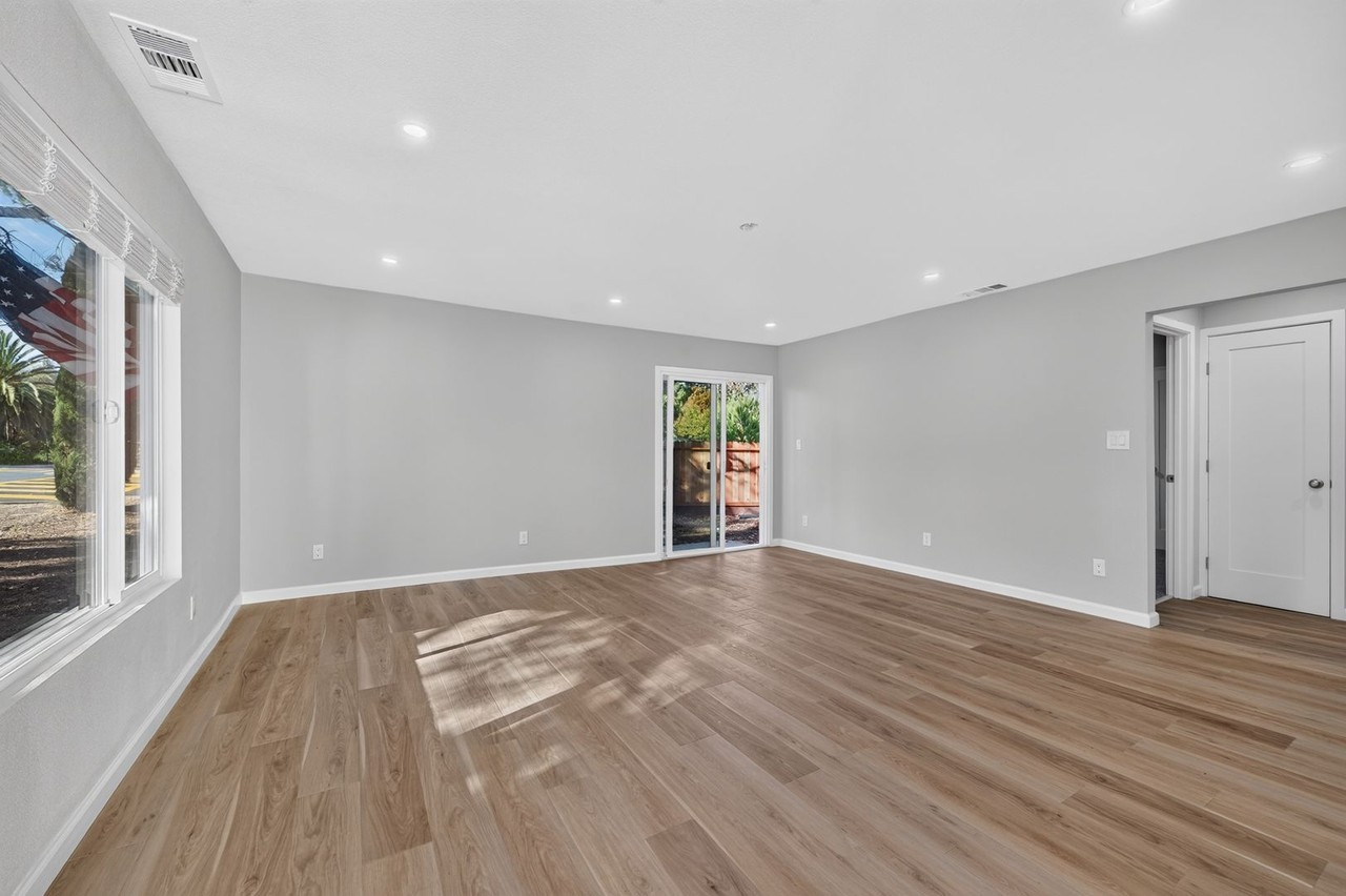 2480 Buena Vista Ave - Photo 7 of 40