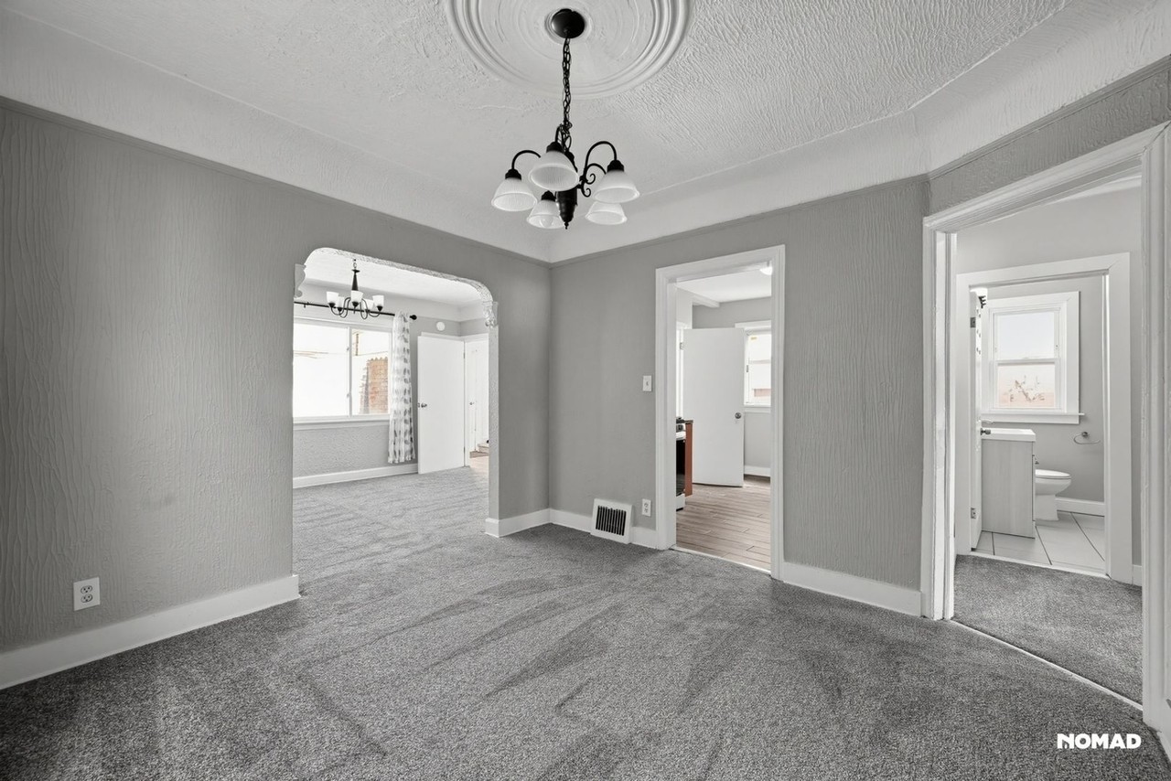 6829 Abington Ave - Photo 3 of 31