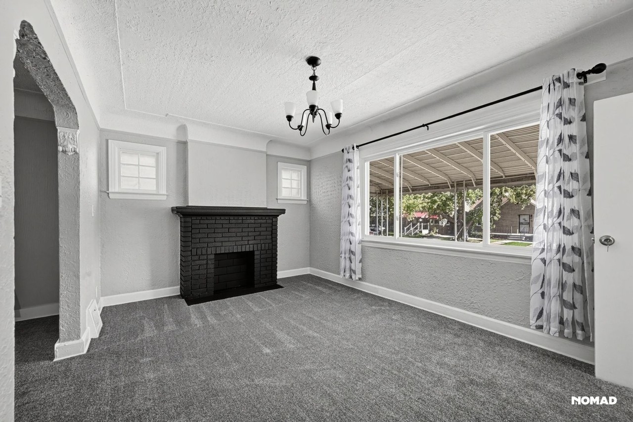 6829 Abington Ave - Photo 4 of 31
