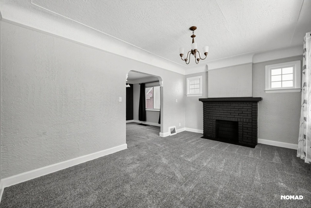 6829 Abington Ave - Photo 5 of 31