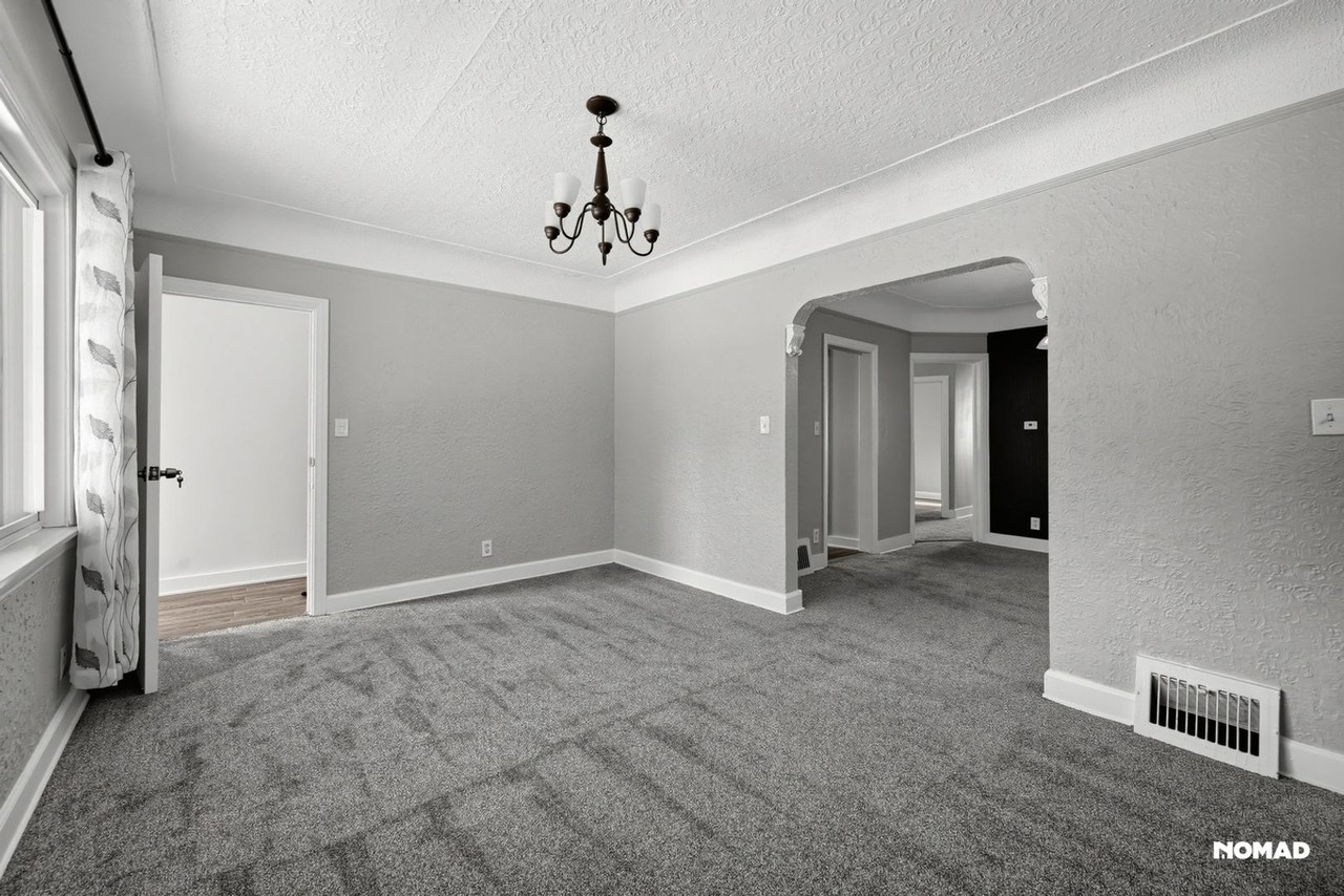 6829 Abington Ave - Photo 6 of 31