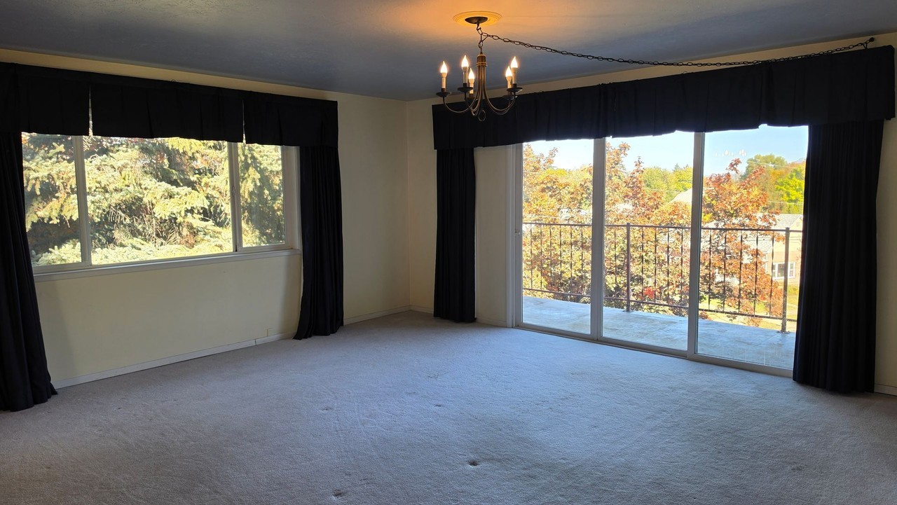 1810 Oak St - Photo 5 of 17