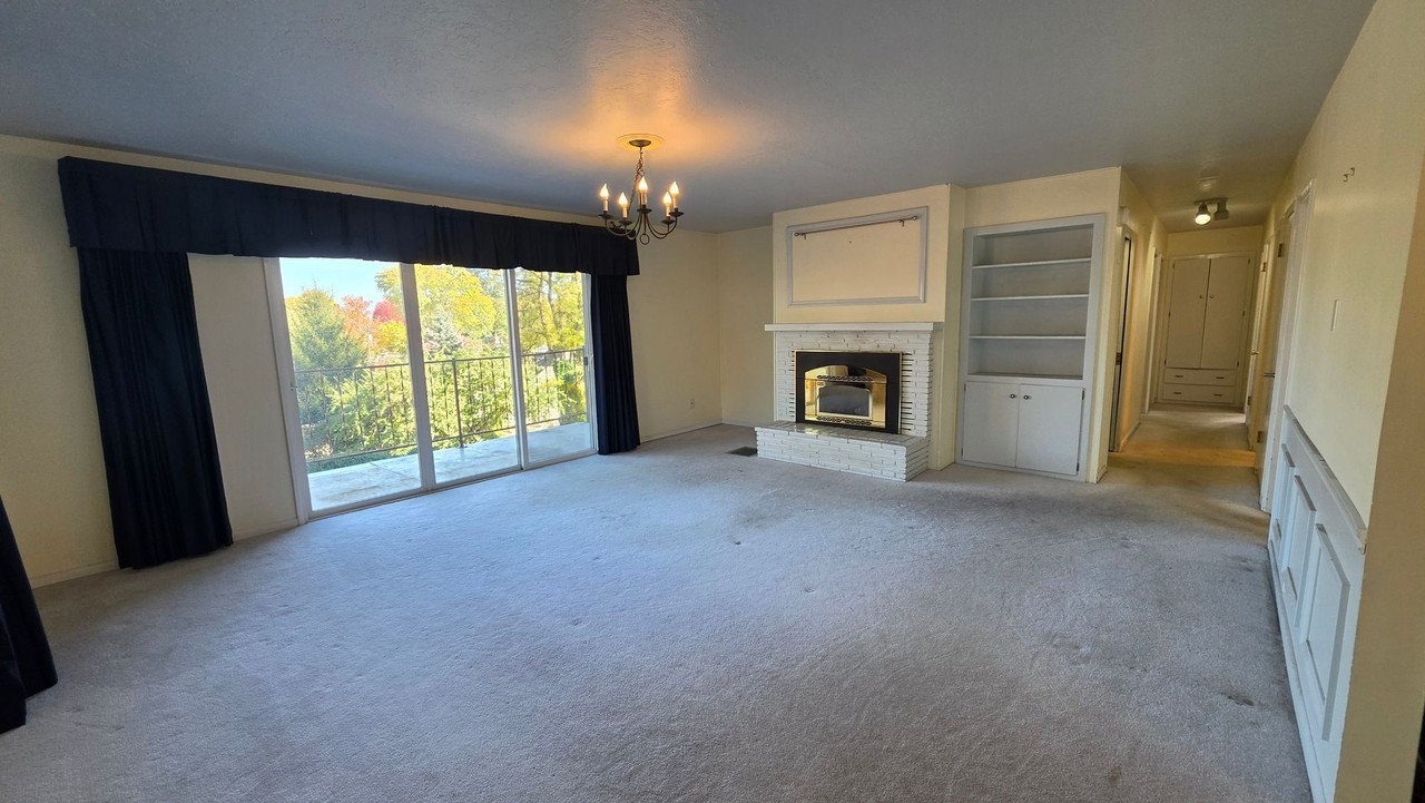 1810 Oak St - Photo 6 of 17