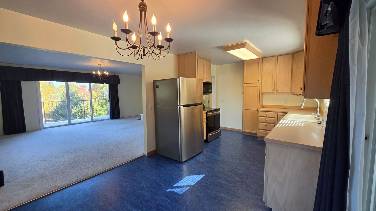 1810 Oak St - Photo 7 of 17